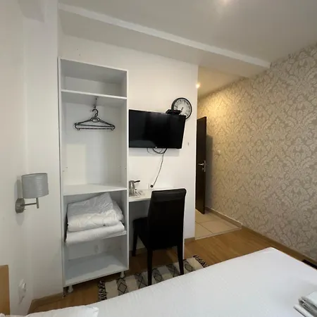 And L E F T River Belgrado