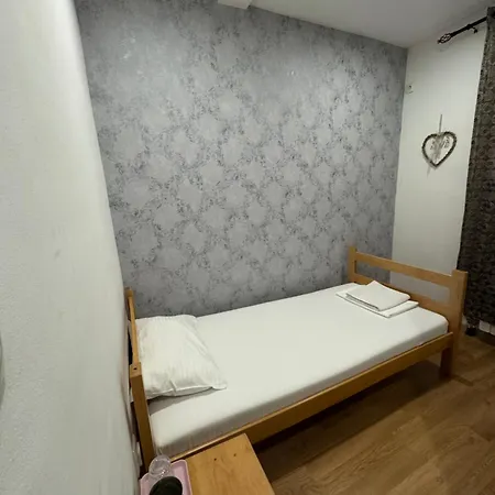 And L E F T River 3* Belgrado